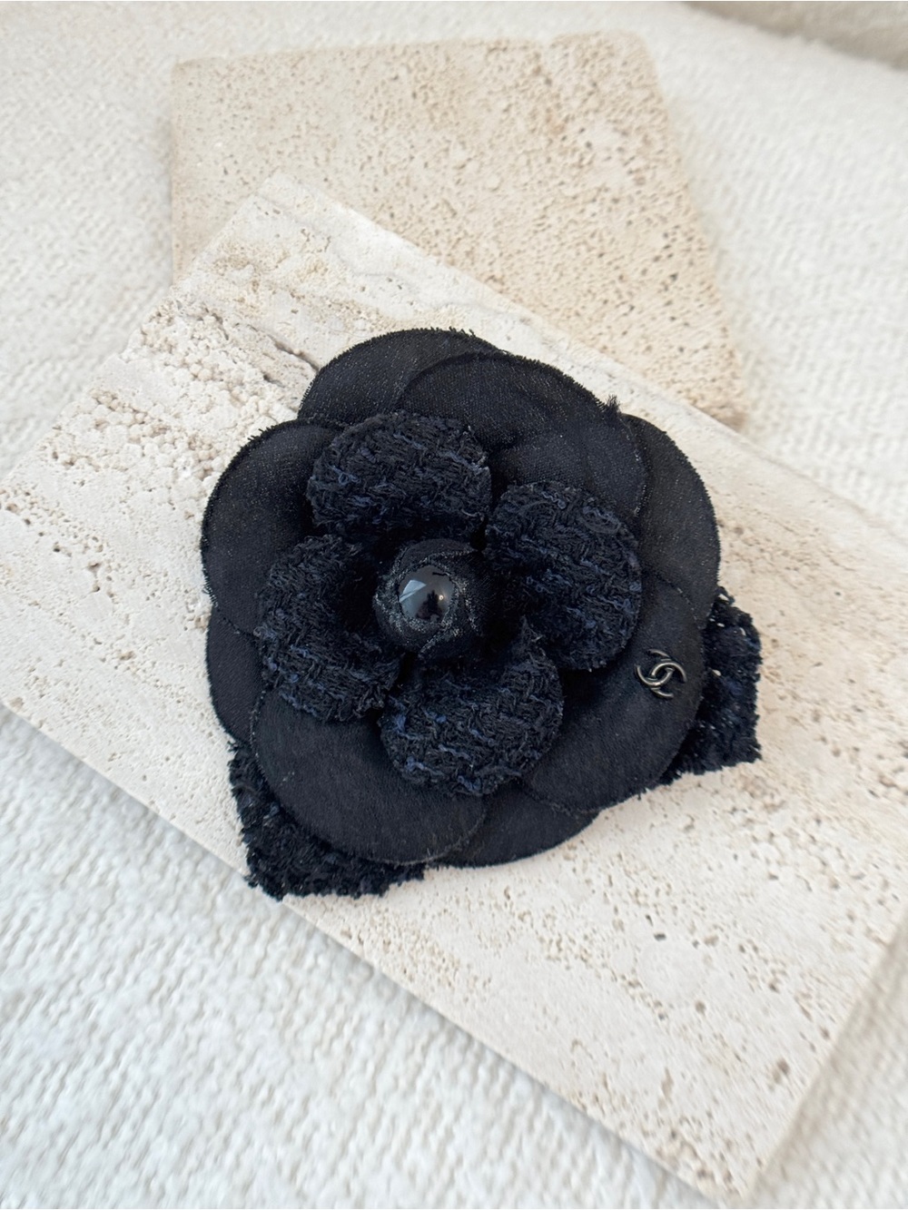 CHANEL Camélia Brooch crafted from black tweed/canvas